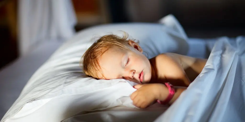 How to get your kids to sleep earlier and why this is important